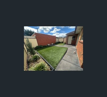 3/3 Burley Griffin Close, Keilor East, Vic 3033 - Photo 2