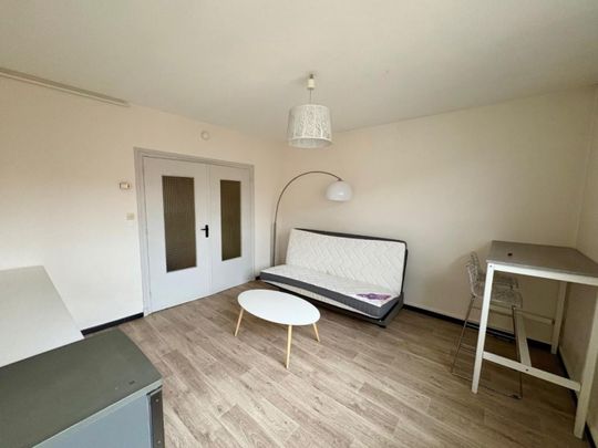 APPARTEMENT T1 [PRET DE MEUBLES] A LOUER A ROANNE - CENTRE VILLE - Photo 1