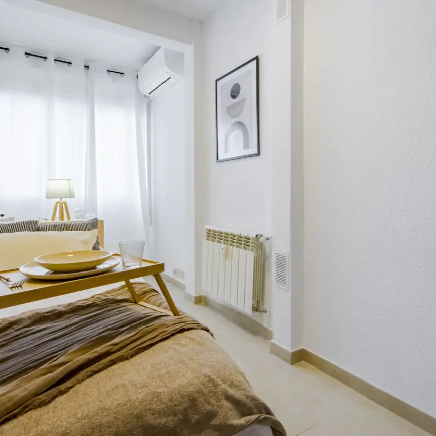 Room in a shared 7-bedroom apartment for rent in Pacífico, professionals only. - Foto 1