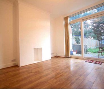 4 Bed Semi-Detached House, Lyndhurst Gardens, IG11 - Photo 1