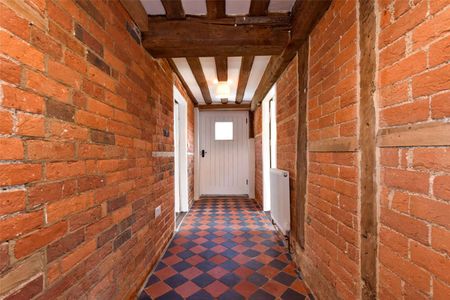 A beautifully refurbished Grade II listed home in rural setting - Photo 3