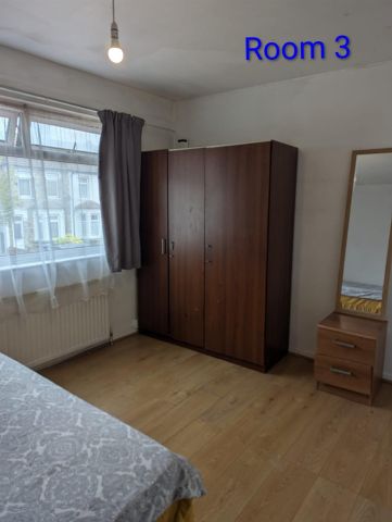 4 Bed Terraced House, Perkins Road, IG2 - Photo 2