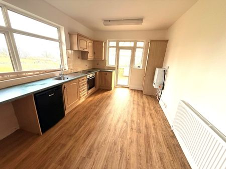 1 Bed Bungalow, Penistone Road, S35 - Photo 4