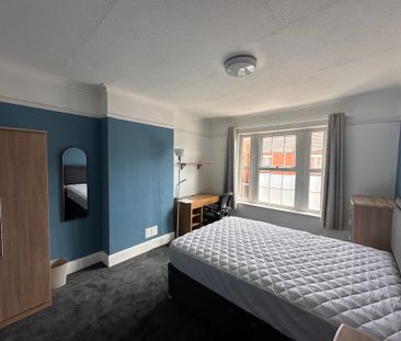 6 bedroom house - Photo 1