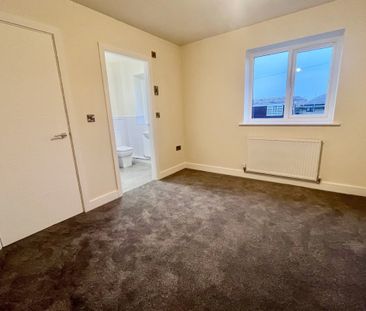 Sackville Street - Photo 1