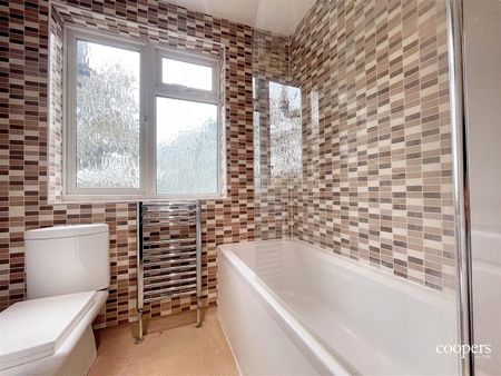 Valley Close, Northwood Hills, HA5 - Photo 4