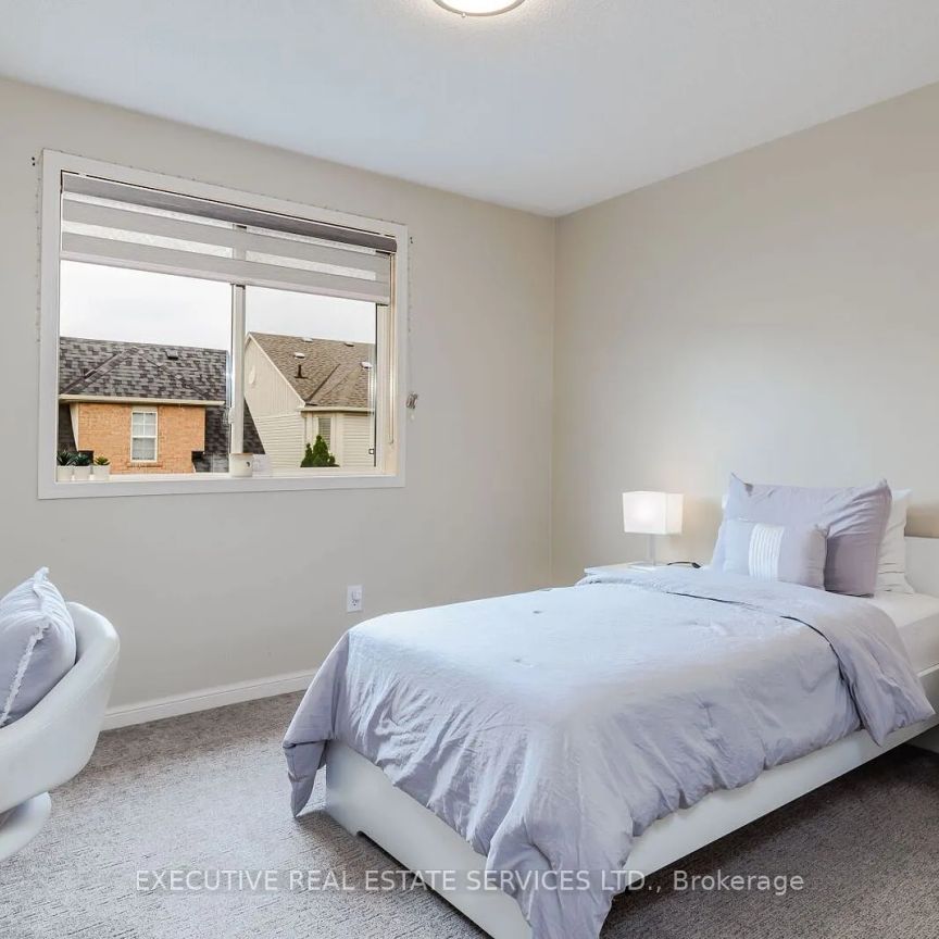 Detached Home For Lease | W9253315 - Photo 1