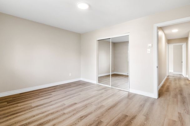 5025 Boul. des Sources, #301 - Photo 1