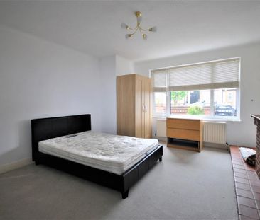 5 bedroom semi-detached house to rent - Photo 4