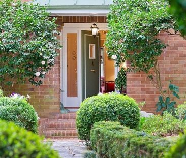 6-month lease term - 4 Bedroom Family Home - Photo 6