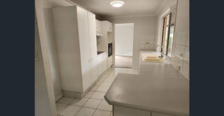 Broadbeach Waters Home With 3 beds 2 Baths Double Garage & Inground Pool - Photo 5