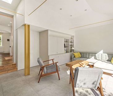 A Grade II Listed three bedroom terraced house with off street park... - Photo 1