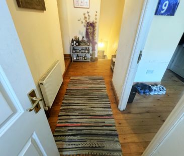 Long Row, Horsforth, Leeds, West Yorkshire - Photo 4