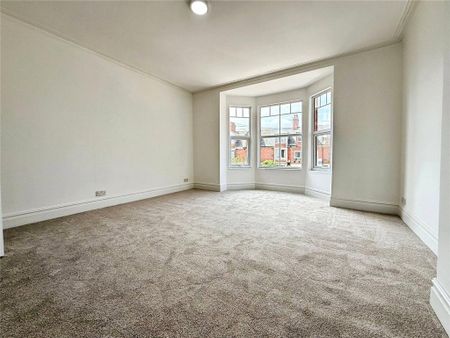 5 bedroom semi-detached house to rent - Photo 4