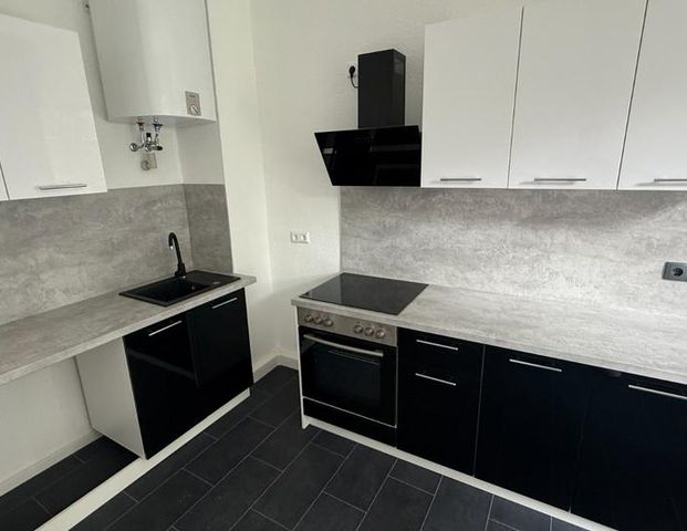 MODERNE 2 RAUM-WOHNUNG MIT EBK – Sofort einziehen & wohlfühlen! - Photo 1