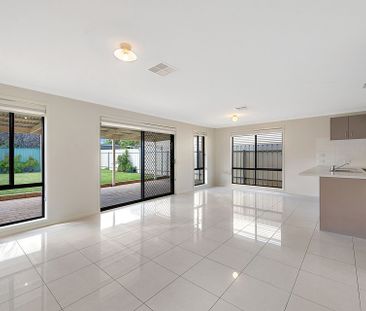 Large Modern Family - 20 Minutes to CBD - Photo 2