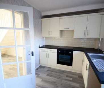 2 bedroom terraced house to rent - Photo 4