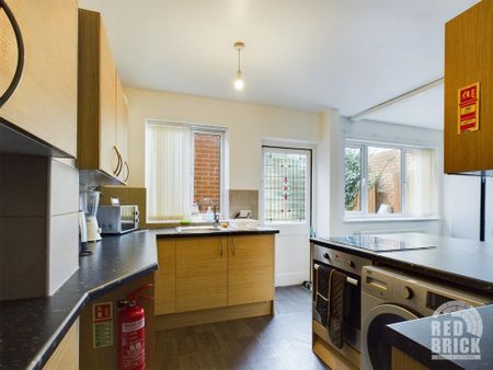 1 bedroom in a house share to rent - Photo 3