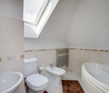 2 bedroom penthouse to rent - Photo 2