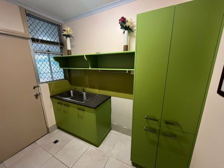 3 BEDROOM, 1 BATHROOM HOUSE IN BRAITLING WITH OUTDOOR SPA - Photo 5