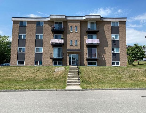94 Rue Wellington | 94 Rue Wellington, Granby - Photo 1