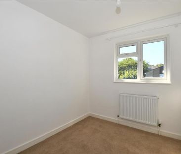 3 bedroom end of terrace house to rent - Photo 4