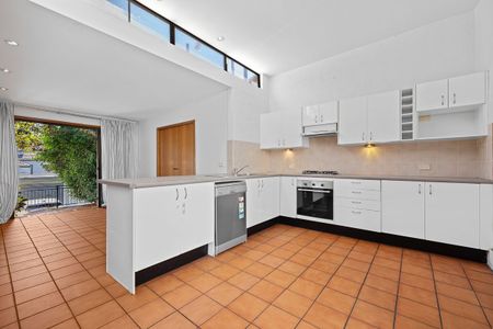 Charming 3-Bedroom Terrace in Tree-Lined Paddington Street - Photo 2