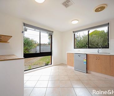 5 Grieve Place, Kambah, ACT 2902 - Photo 5