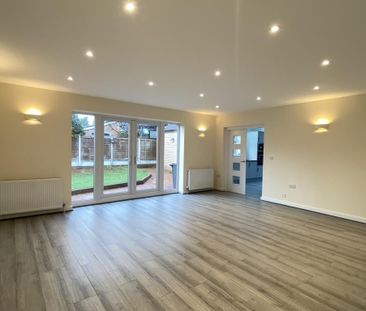 4 bedroom detached house to rent - Photo 4