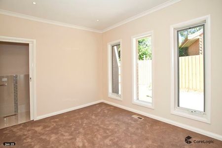 2/124 Brunswick Road, MITCHAM - Photo 2