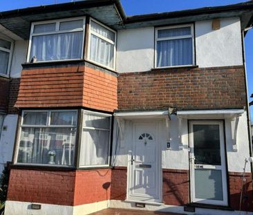 2 bedroom maisonette to rent - Photo 2