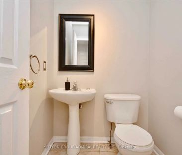 70 Hawthorne Crescent #Upper - Photo 4