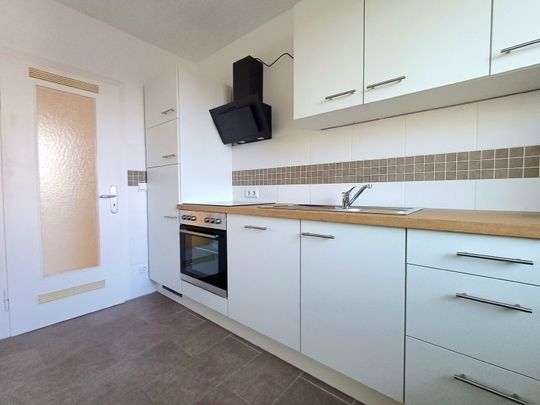 Moderne Wohnung mit Einbauküche! - Photo 1