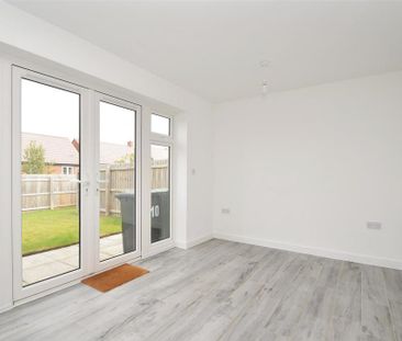 3 bedroom semi-detached house to rent - Photo 4