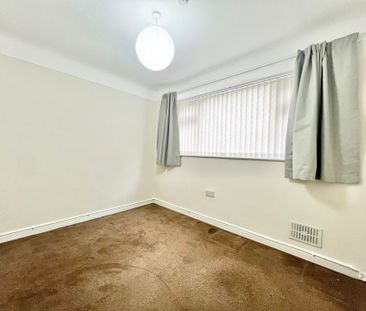 2 bed apartment to rent in Blundellsands Road East, Liverpool, L23 - Photo 2