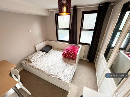 1 bedroom in a house share to rent - Photo 3