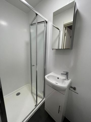 1 bedroom bedsit to rent - Photo 5