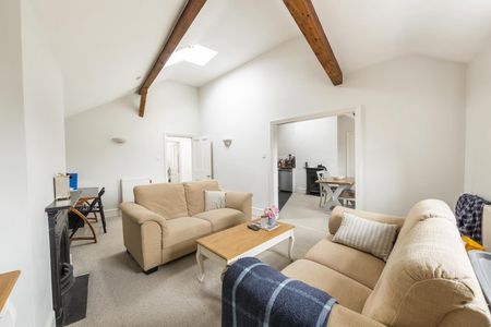 2 Bed Flat - Photo 2