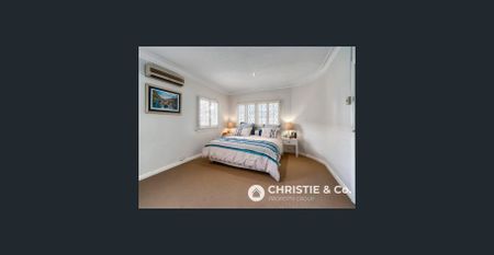 Available now - Spacious family home with stunning pool and outdoor entertaining area - Photo 5