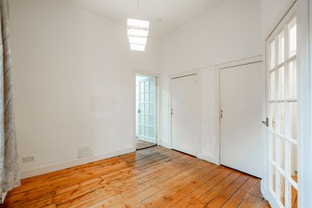 East Burnside - Photo 4