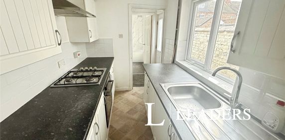 4 bedroom house to rent Kinsey Street, Newcastle, ST5 - Photo 2