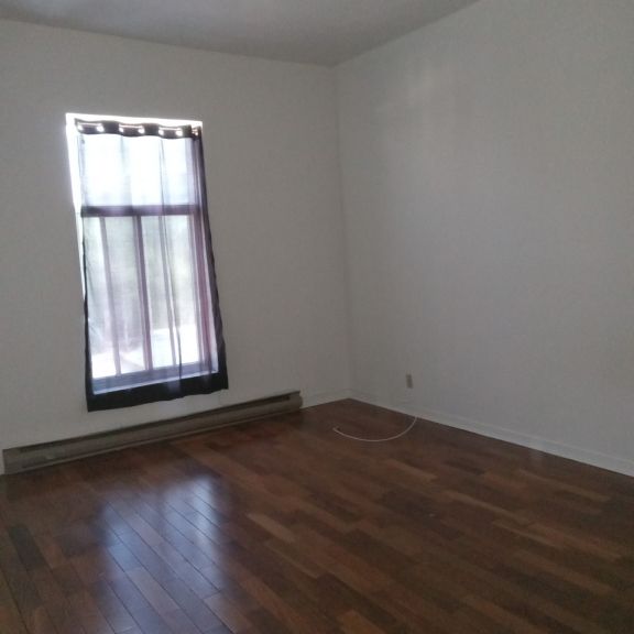 Ville-Marie/Plateau - 4 1/2 Au 2e étage - Photo 1