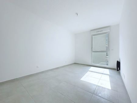 Location Appartement 2 pièces 43m² FREJUS 83600 - Photo 2