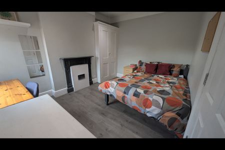 Room in a Shared House, Coventry Road, SO15 - Photo 4