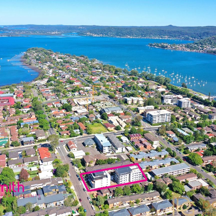 Designer Living Apartment - Photo 1