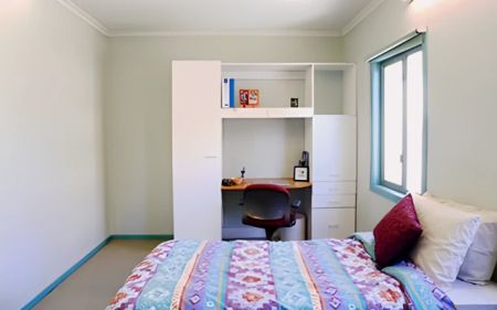 6 Bedroom Apartment - Photo 2