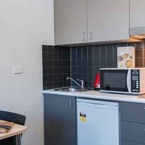 Studio Apartment - Photo 2