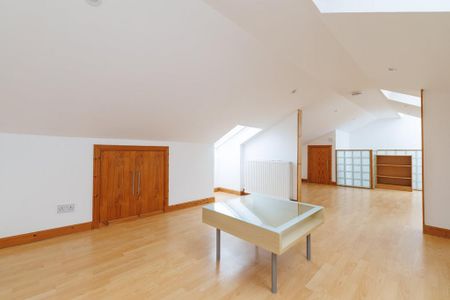 3 bedroom flat to rent - Photo 3