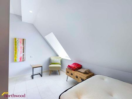 Horse Fair, Banbury, OX16 - Photo 4