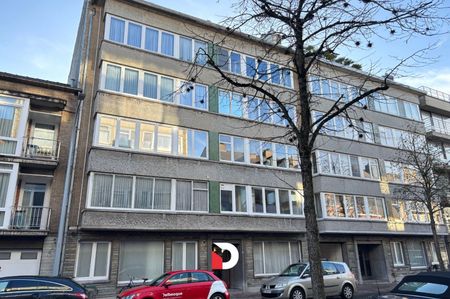 Ruim volledig gerenoveerd appartement met 2 slaapkamers en garagebox - Photo 2